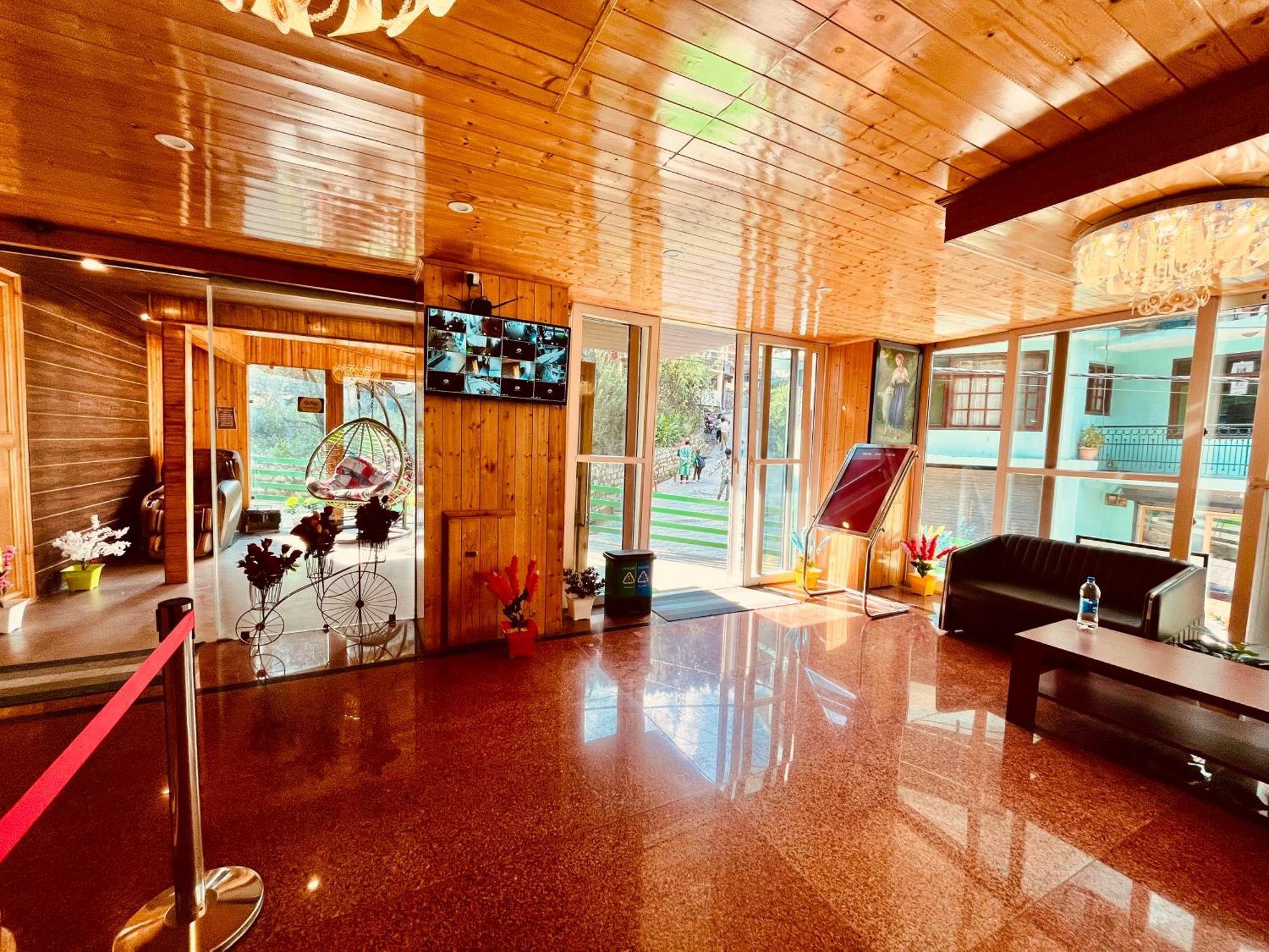 Vista Resort, Manali - ! Near Mall Road !! Hot & Cold Ac Rooms !! Best Selling !! Big Parking !! Luxury Collection !! Open Terrace !! Lift !! Playing Zone !! Property Of The Year ! Luaran gambar