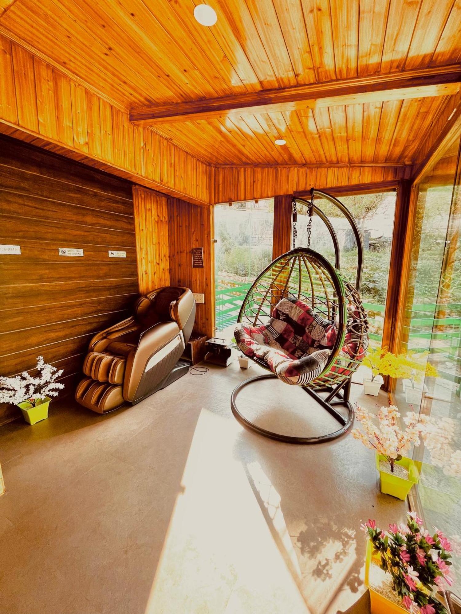 Vista Resort, Manali - ! Near Mall Road !! Hot & Cold Ac Rooms !! Best Selling !! Big Parking !! Luxury Collection !! Open Terrace !! Lift !! Playing Zone !! Property Of The Year ! Luaran gambar