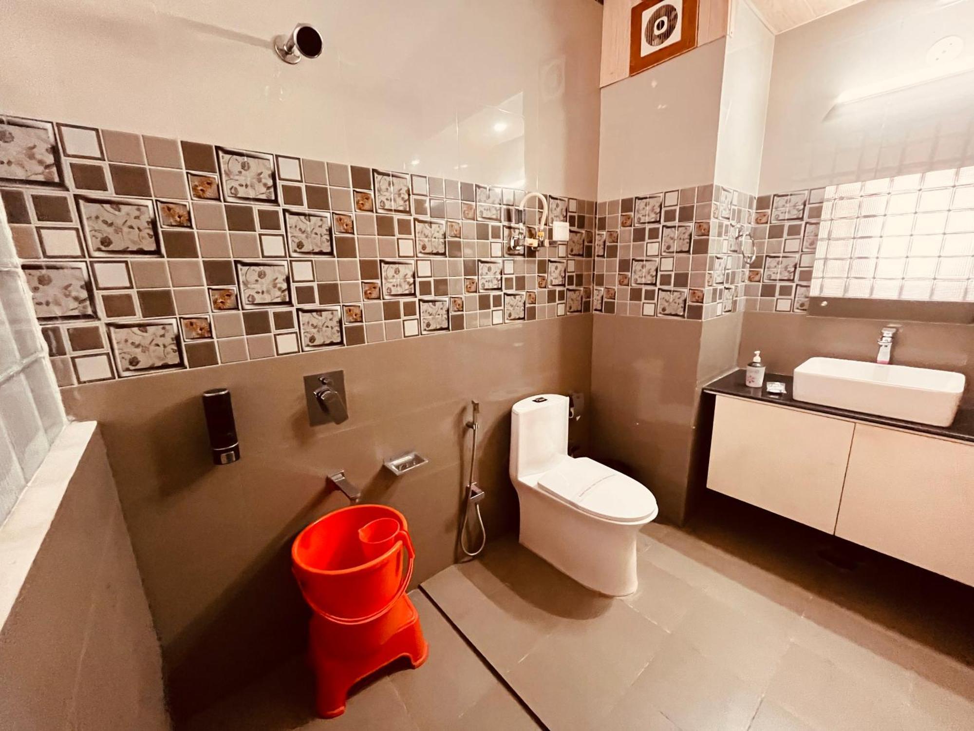 Vista Resort, Manali - ! Near Mall Road !! Hot & Cold Ac Rooms !! Best Selling !! Big Parking !! Luxury Collection !! Open Terrace !! Lift !! Playing Zone !! Property Of The Year ! Luaran gambar
