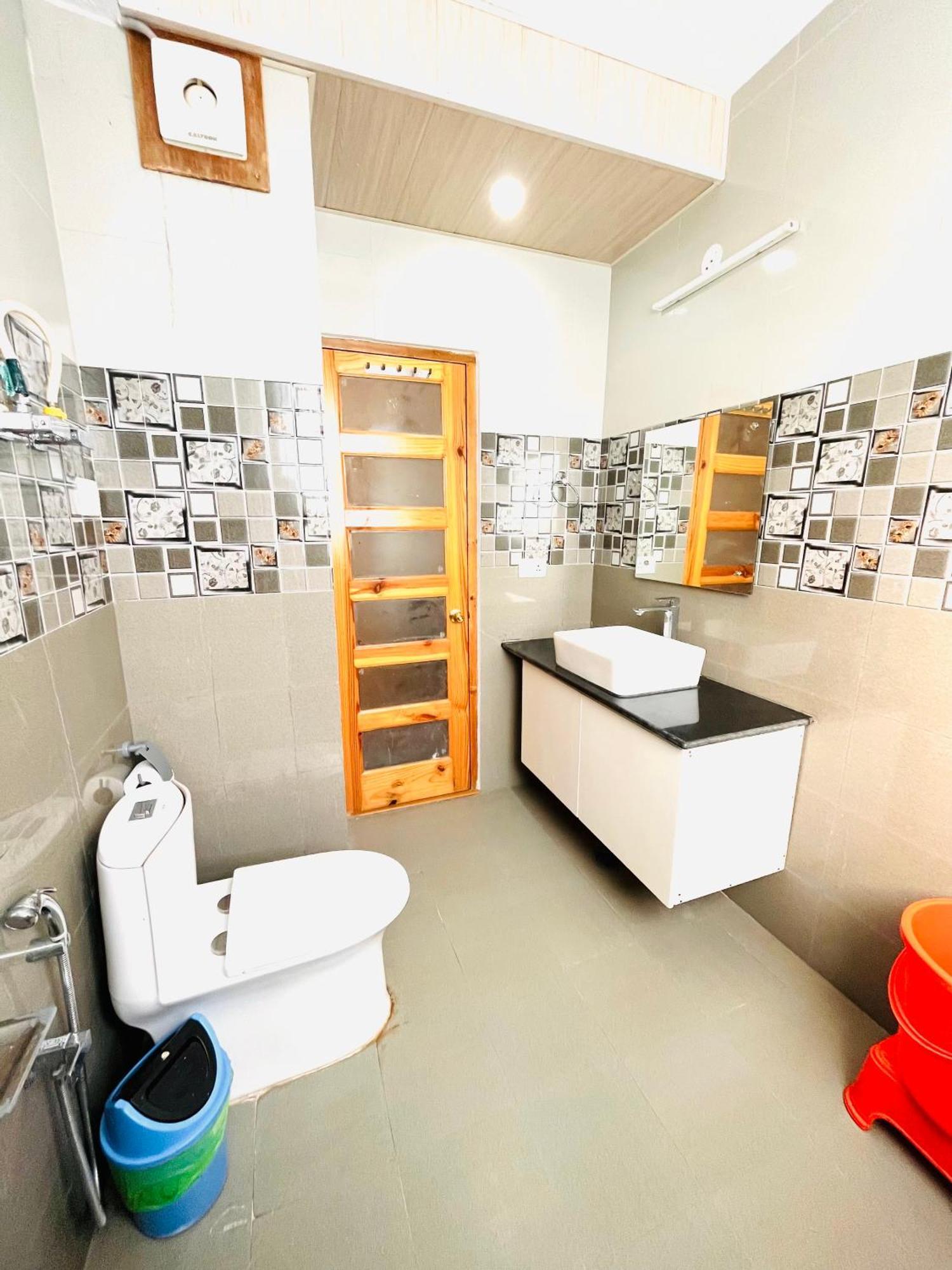 Vista Resort, Manali - ! Near Mall Road !! Hot & Cold Ac Rooms !! Best Selling !! Big Parking !! Luxury Collection !! Open Terrace !! Lift !! Playing Zone !! Property Of The Year ! Luaran gambar