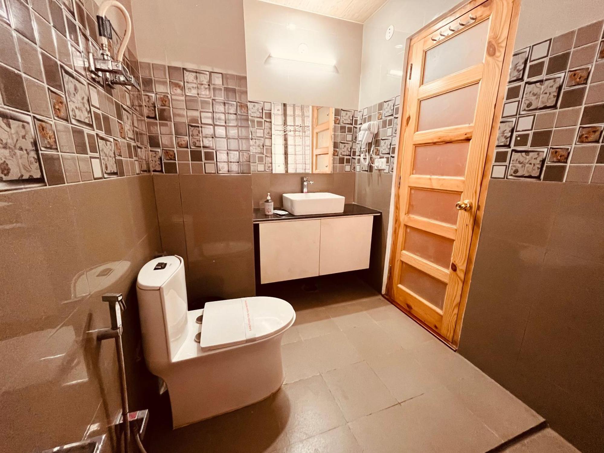 Vista Resort, Manali - ! Near Mall Road !! Hot & Cold Ac Rooms !! Best Selling !! Big Parking !! Luxury Collection !! Open Terrace !! Lift !! Playing Zone !! Property Of The Year ! Luaran gambar