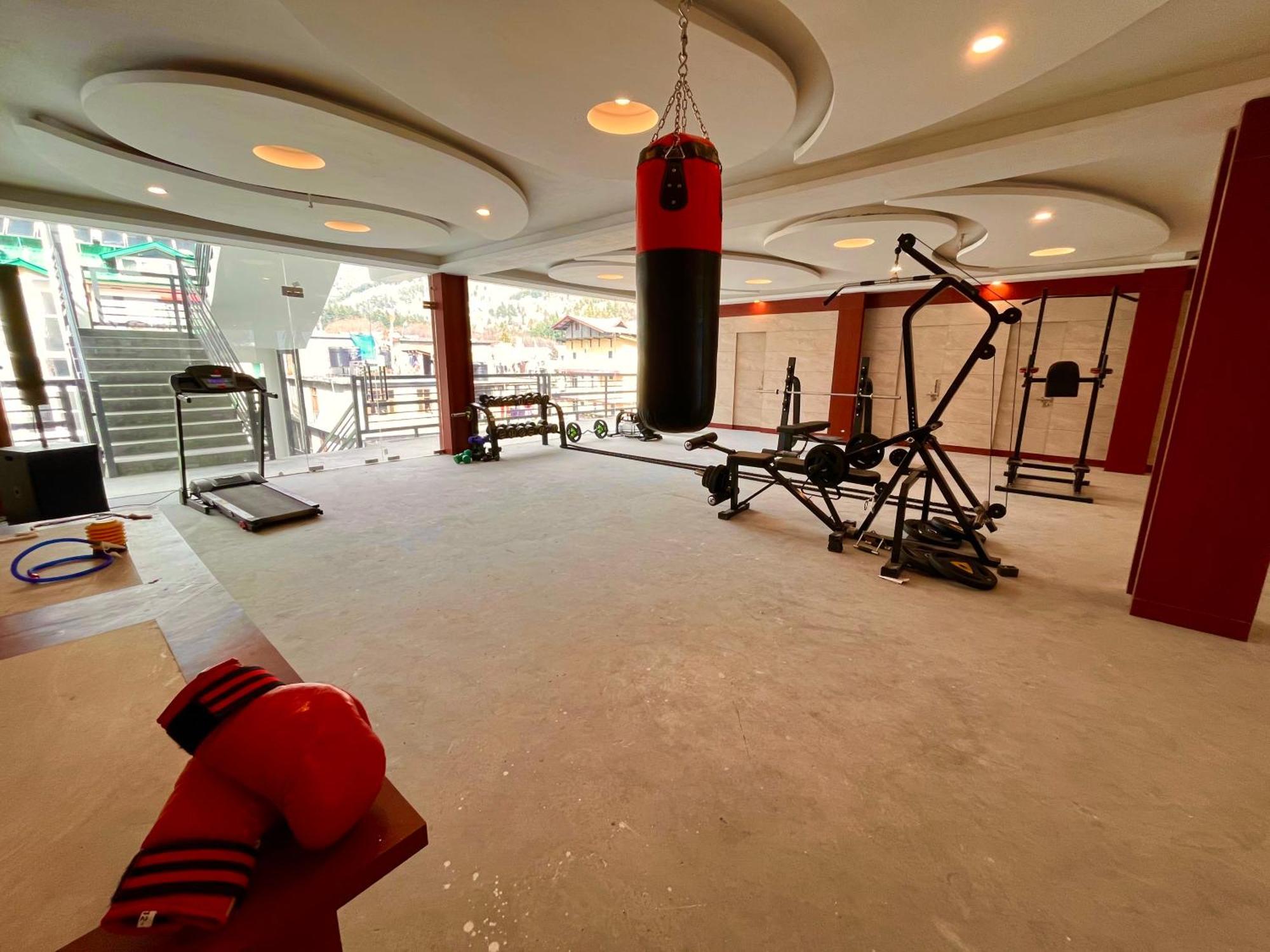 Vista Resort, Manali - ! Near Mall Road !! Hot & Cold Ac Rooms !! Best Selling !! Big Parking !! Luxury Collection !! Open Terrace !! Lift !! Playing Zone !! Property Of The Year ! Luaran gambar